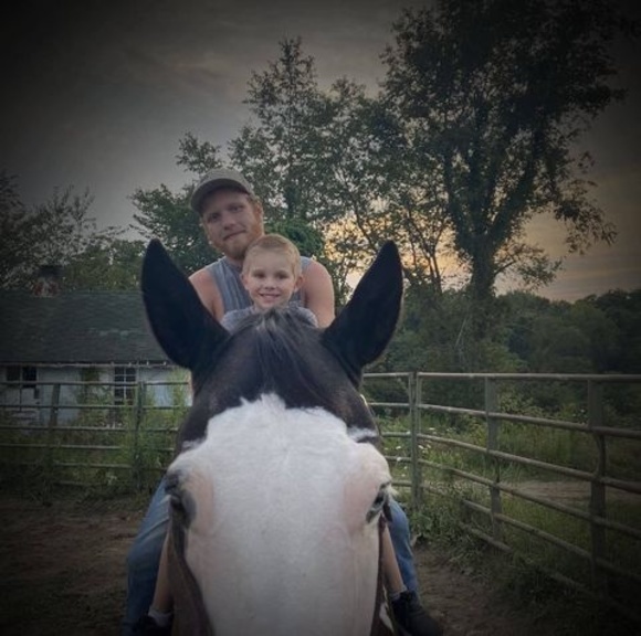 Meet your Posher, Devin - Picture 1 of 1